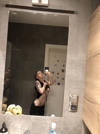 Full leaked Kometa private onlyfans photo
