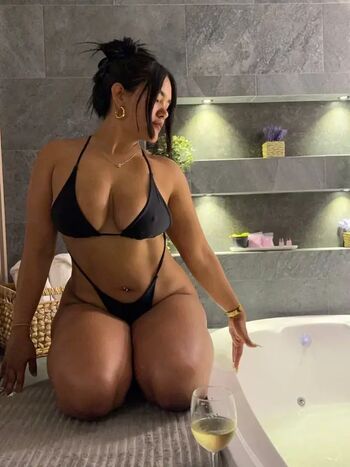 Full leaked Laady brownn private onlyfans photo