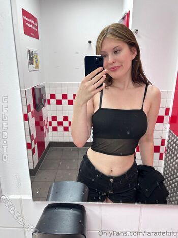 Full leaked Laradelulu page private onlyfans photo