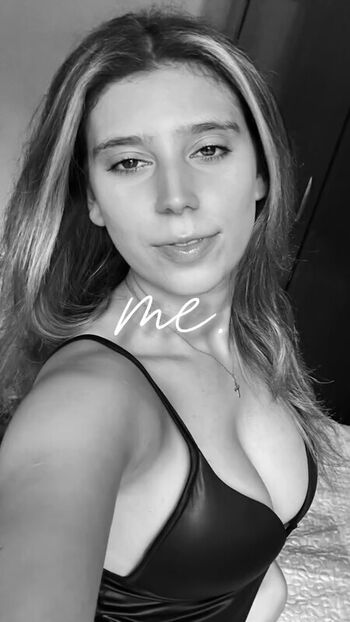 Full leaked Laramellos private onlyfans photo