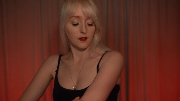 Full leaked Laura lemurex private onlyfans photo
