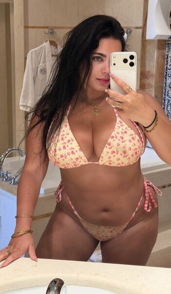 Full leaked Laurab private onlyfans photo