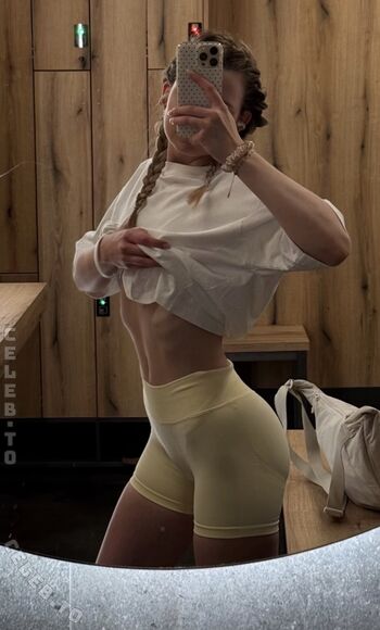 Full leaked Lea peach private onlyfans photo