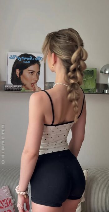 Full leaked Lea peach private onlyfans photo