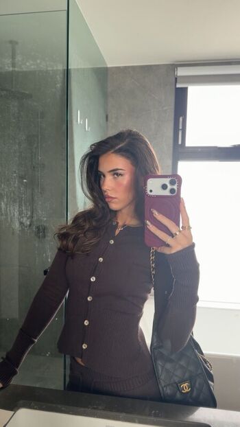 Full leaked Leah halton private onlyfans photo
