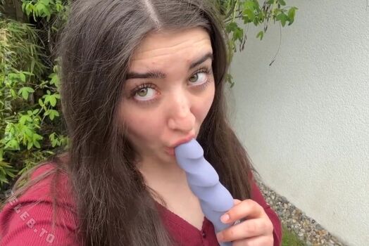 Full leaked Leahsnusnu private onlyfans photo