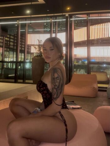 Full leaked Lealessandra private onlyfans photo