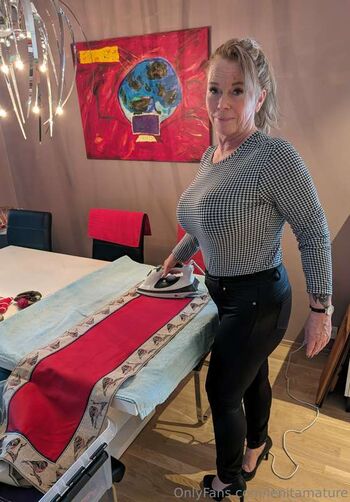 Full leaked Lenitamature private onlyfans photo