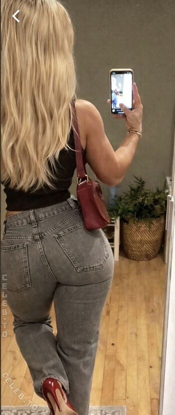 Full leaked Leoniesia private onlyfans photo