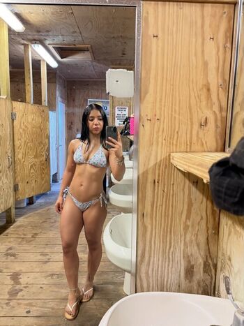 Full leaked Lesliemrtinez private onlyfans photo