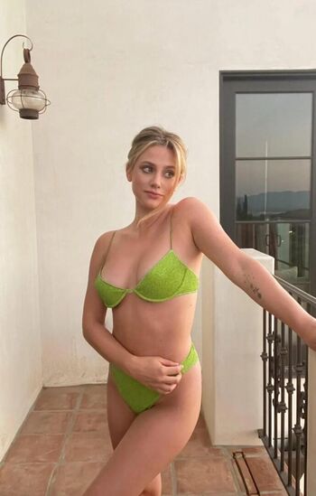 Lili Reinhart