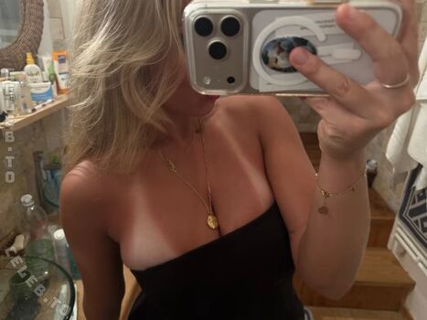 Full leaked Loulou fbl private onlyfans photo