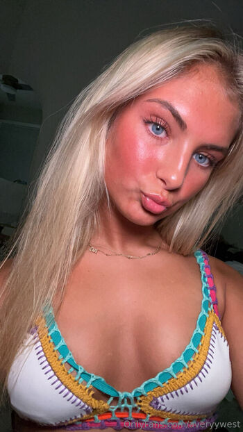 Full leaked Lovelyaveryyy private onlyfans photo