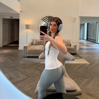 Full leaked Lucycombe private onlyfans photo