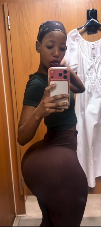 Full leaked Mazizi private onlyfans photo
