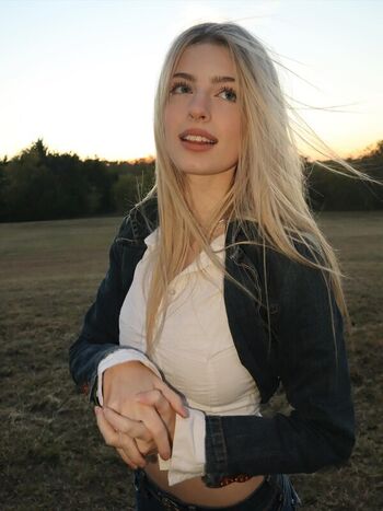 Full leaked Mckennabull private onlyfans photo