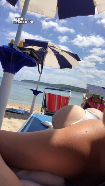 Full leaked Mia private onlyfans photo