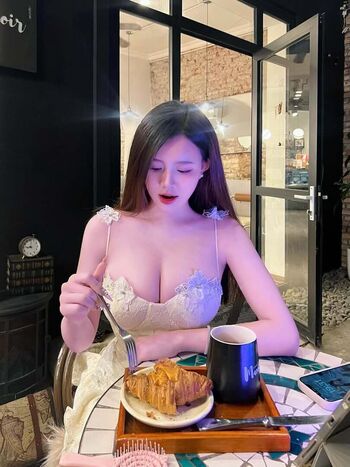 Full leaked Mianh private onlyfans photo
