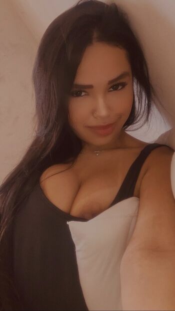 Full leaked Milaxiis private onlyfans photo
