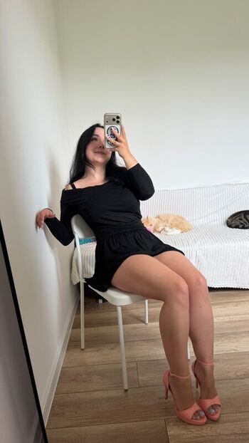 Full leaked Miniloonaa private onlyfans photo