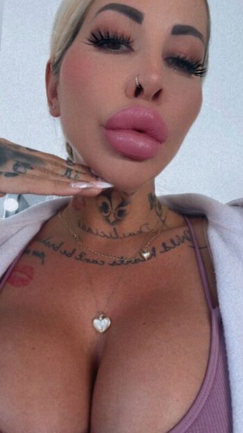 Full leaked Monamonique private onlyfans photo