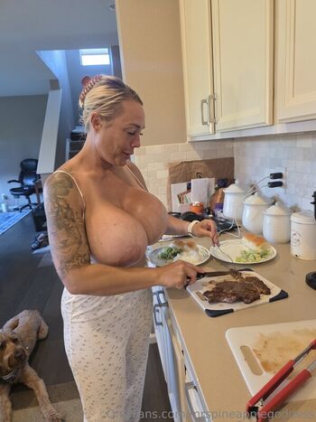 Full leaked Mrspineapplegoddess private onlyfans photo