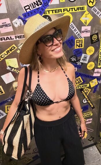 Full leaked Pauline sanzey page private onlyfans photo