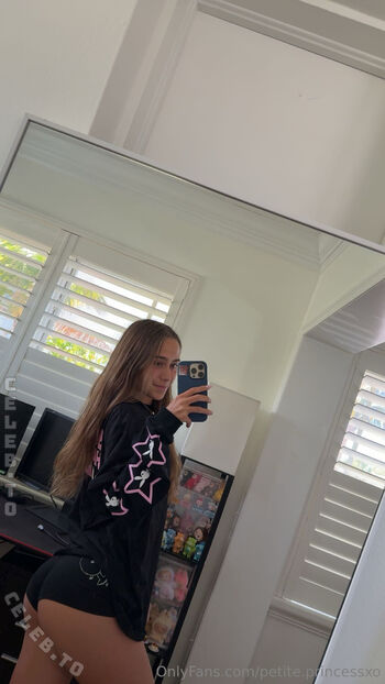 Full leaked Petite princessxo private onlyfans photo