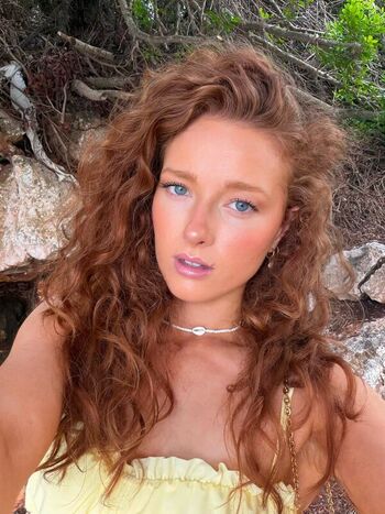 Full leaked Phoebeisginger private onlyfans photo
