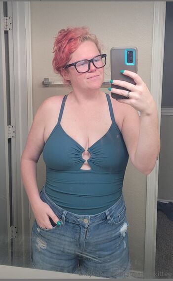 Pineapplekittee Milf
