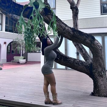 Full leaked Pond daisy private onlyfans photo