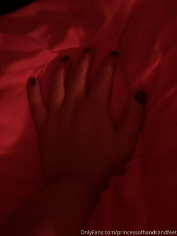 princessofhandsandfeet