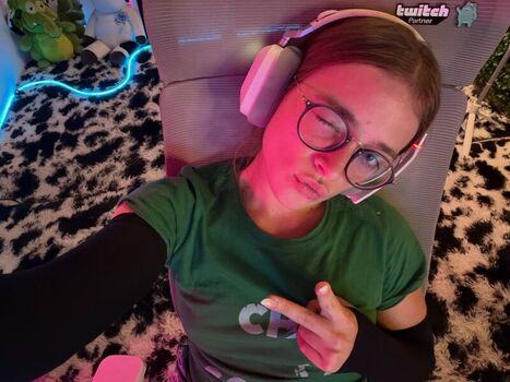 Full leaked Qoqsik private onlyfans photo