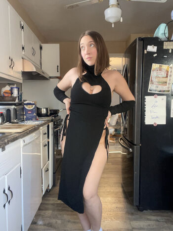 Full leaked Qweeneevee private onlyfans photo