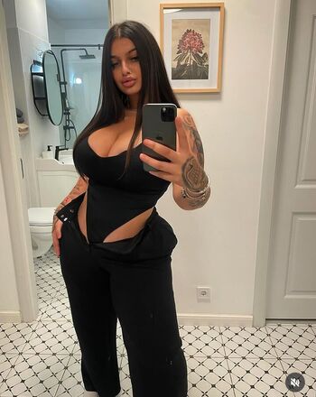 Full leaked Romanian girls page private onlyfans photo