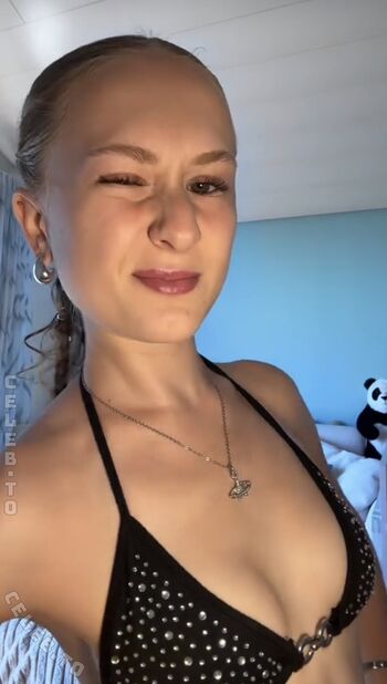 Full leaked Romysvibess private onlyfans photo