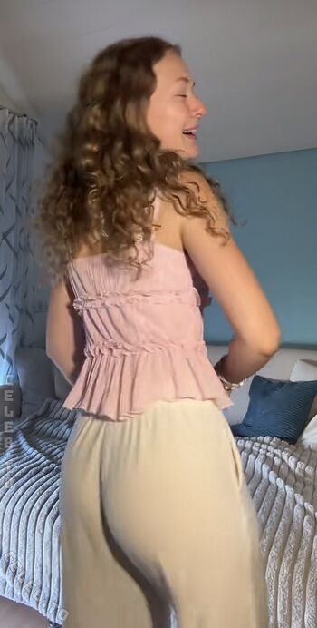 Full leaked Romysvibess private onlyfans photo