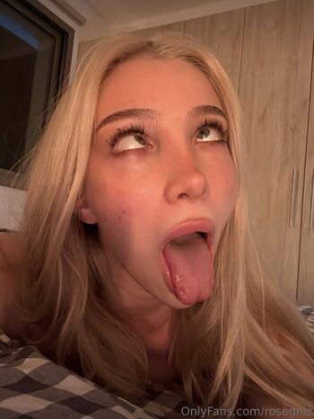 Full leaked Rosegnlz private onlyfans photo