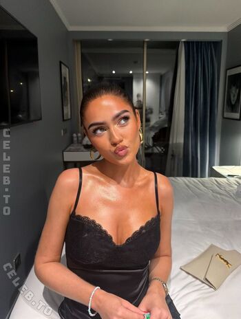 Full leaked Roxanarosuu private onlyfans photo
