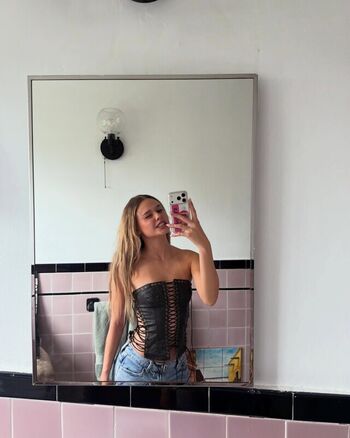 Full leaked Ruby rose turner private onlyfans photo
