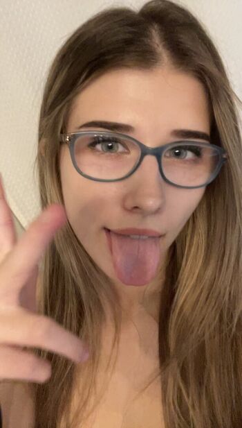 Full leaked Schnooooooooodle private onlyfans photo