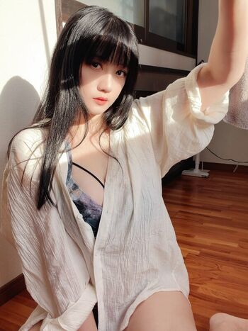 Full leaked Senyeyezi private onlyfans photo