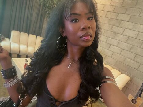 Full leaked Sinnakittie private onlyfans photo