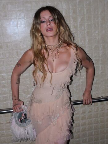 Full leaked Slayyyter private onlyfans photo