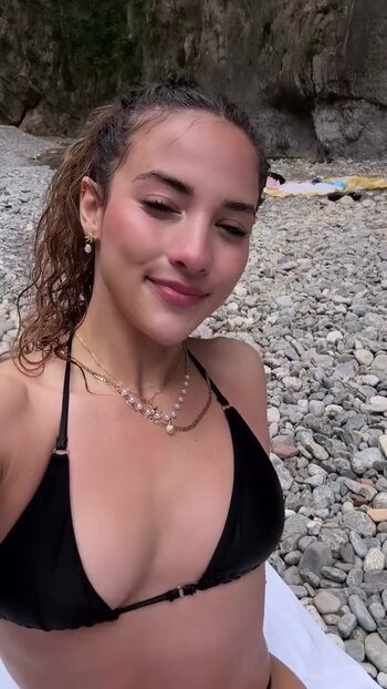 Sofie Dossi