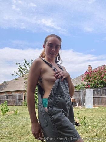 Full leaked Tattedskinnymomma private onlyfans photo