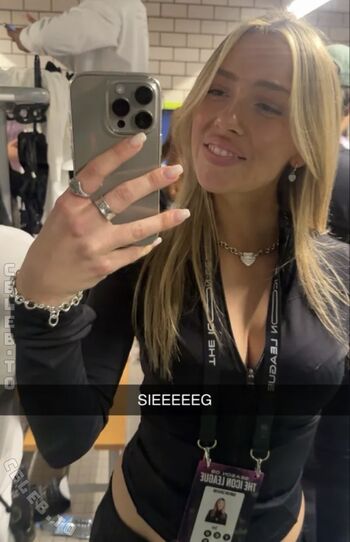 Full leaked Trixsieaus private onlyfans photo