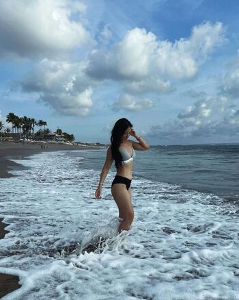 Valerie Dewi
