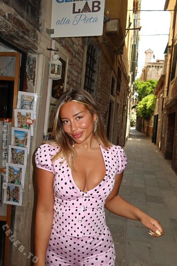 Full leaked Valonaash private onlyfans photo