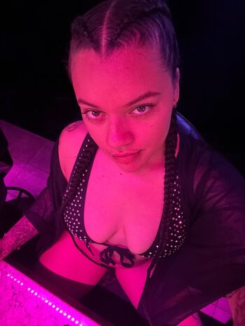 Full leaked Vieraralyn private onlyfans photo